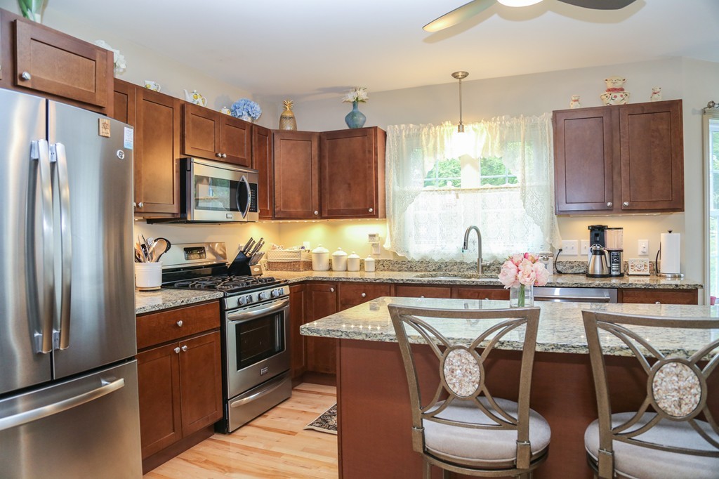 23 Fox Run Road Bellingham, MA 02019 - Photo 5 of 28 Gallery Image 5