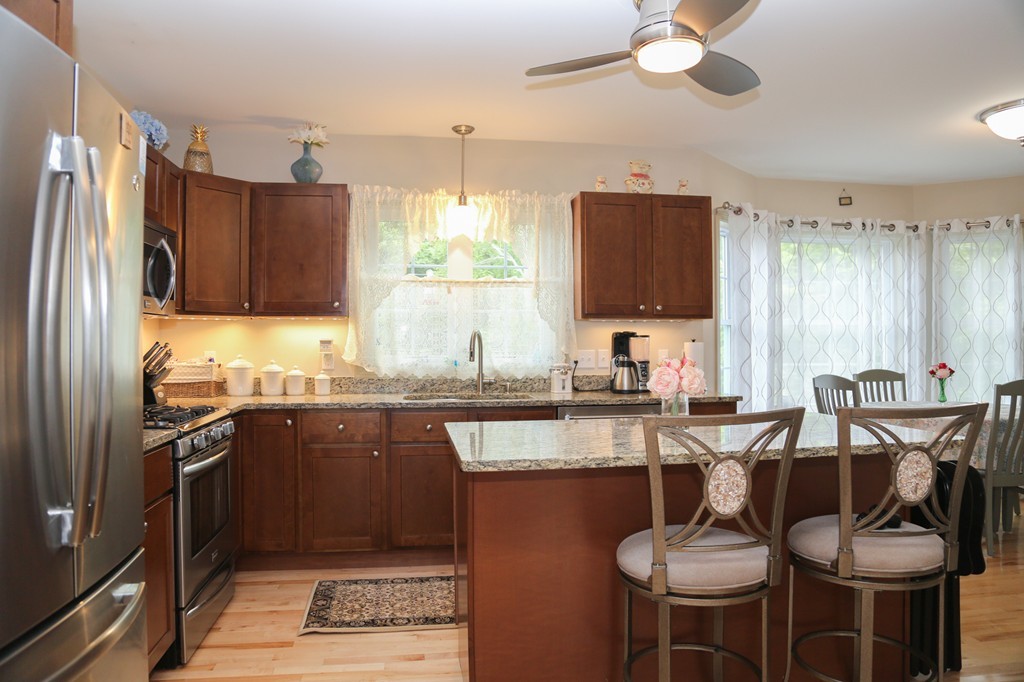 23 Fox Run Road Bellingham, MA 02019 - Photo 6 of 28 Gallery Image 6