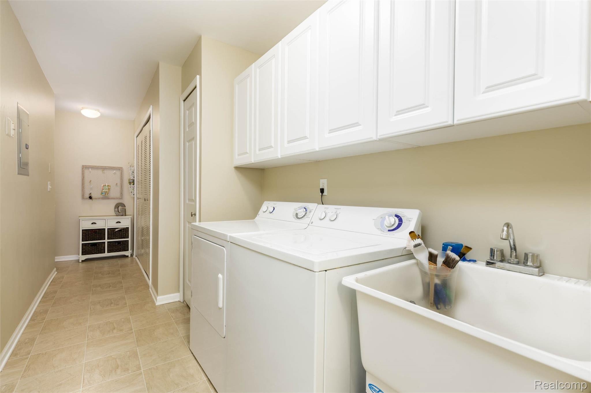 3370 Tremonte Circle, Unit 185 Rochester, MI 48306 - Photo 14 of 34 3370 Tremonte Cir Laundry.jpg