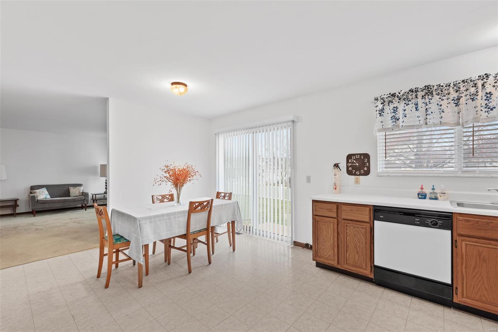 522 Calumet Ranch Trail O'Fallon, MO 63376 - Photo 11 of 21 Gallery Image 11