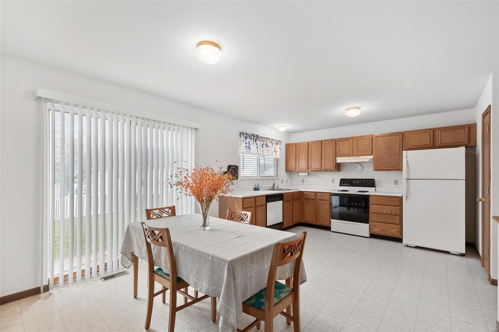 522 Calumet Ranch Trail O'Fallon, MO 63376 - Photo 6 of 21 Gallery Image 6