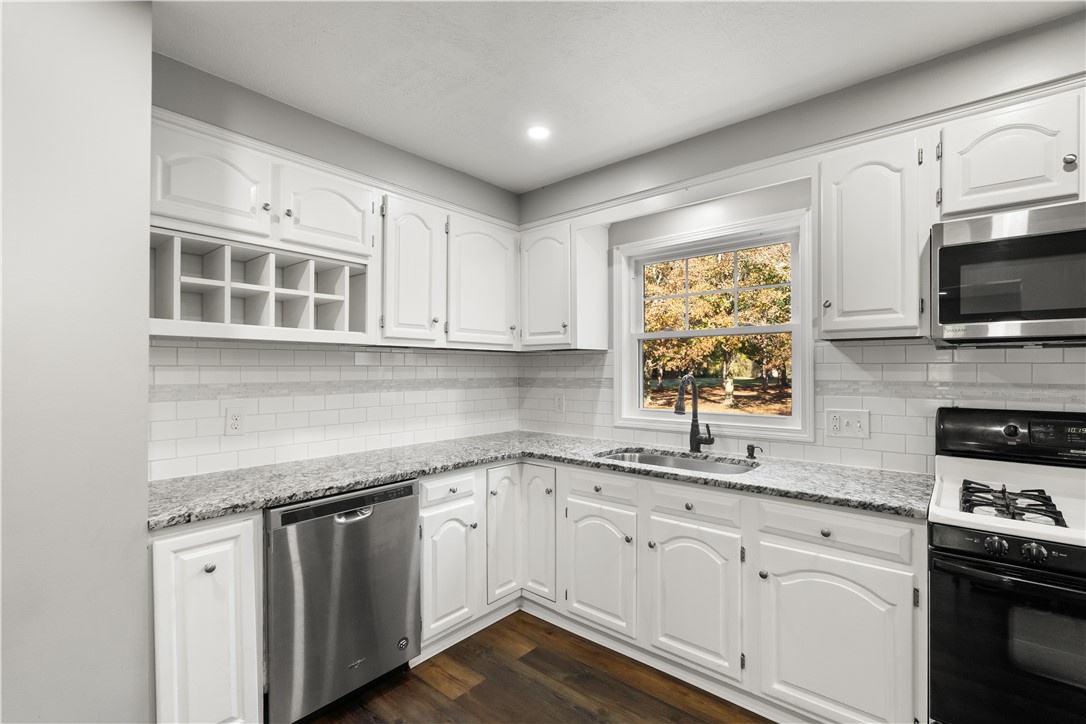 802 Klem Road Webster, NY 14580 - Photo 18 of 38