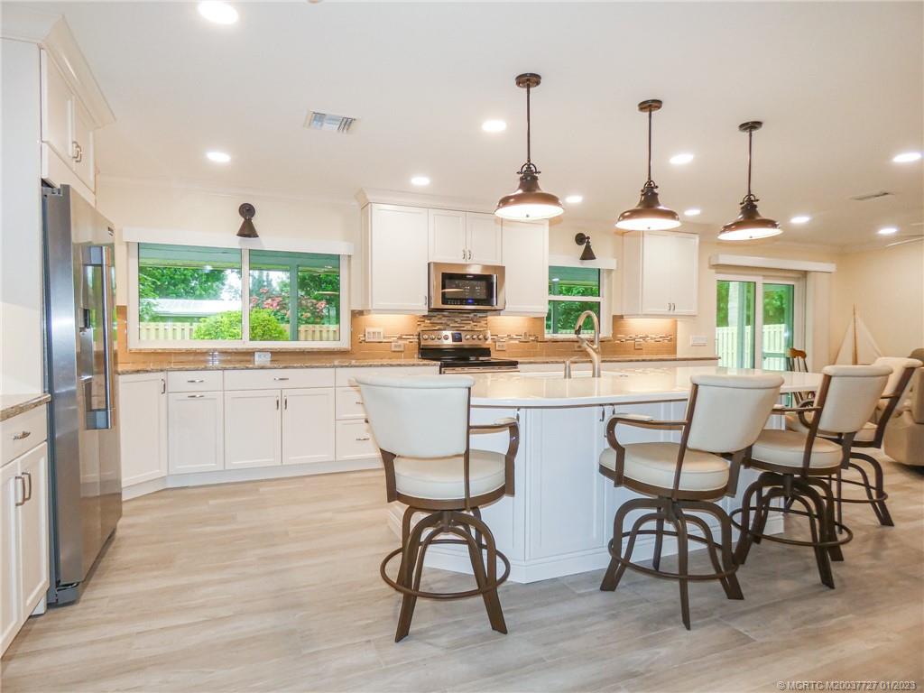 308 Southwest Ridge Lane Stuart, FL 34994 - Photo 11 of 43 Large kitchen with breakfast bar