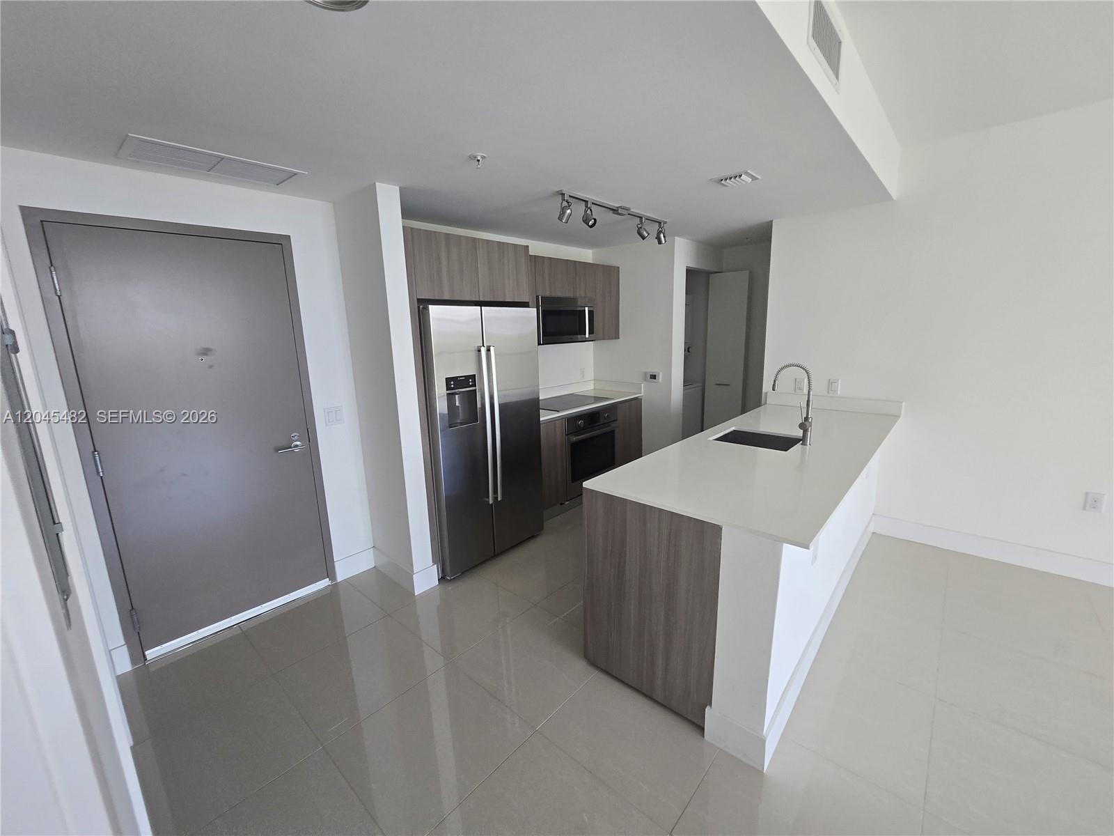 201 Southwest 17th Road, Unit 611 Miami, FL 33129 - Photo 5 of 44 Gallery Image 5