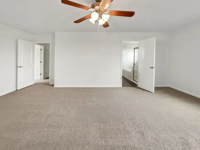 a view of empty room with window
