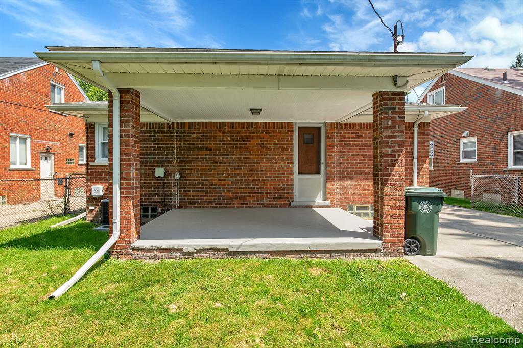 1843 Newcastle Road Grosse Pointe, MI 48236 - Photo 8 of 29