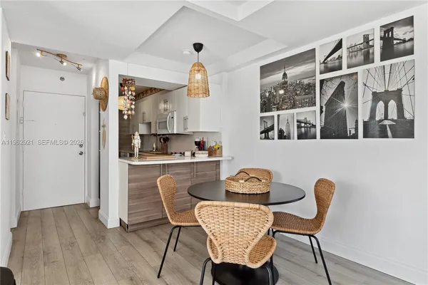 $2,300 | 1255 Collins Avenue, Unit 508, Miami Beach, FL 33139