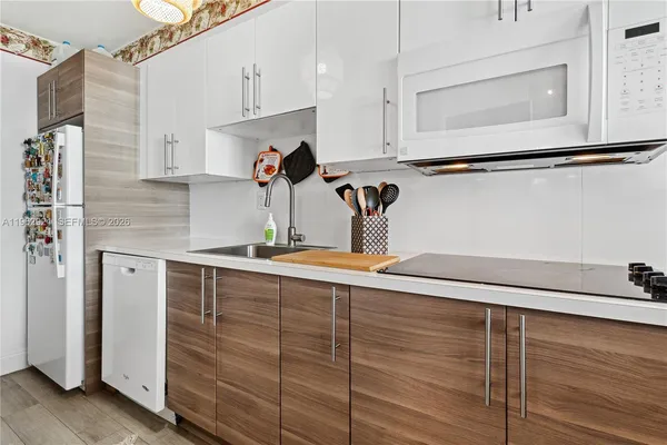 $2,300 | 1255 Collins Avenue, Unit 508, Miami Beach, FL 33139