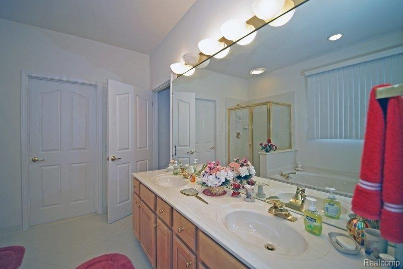 11211 Pinehurst Road, Unit 11 Plymouth, MI 48170 - Photo 11 of 14 Jetted Tub Master