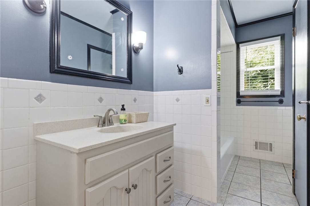 703-705 Holt Road Webster, NY 14580 - Photo 13 of 33