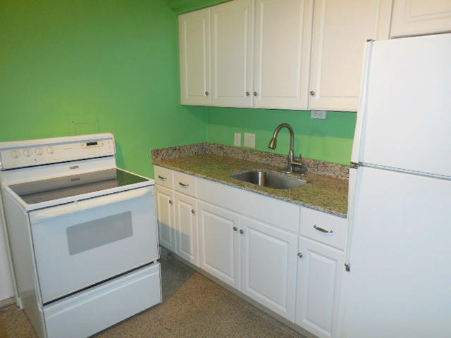 475 Enfield Street Boca Raton, FL 33487 - Photo 9 of 35 KITCHEN