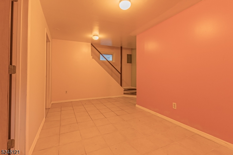 253 Sutton Avenue Hackensack, NJ 07601 - Photo 11 of 27