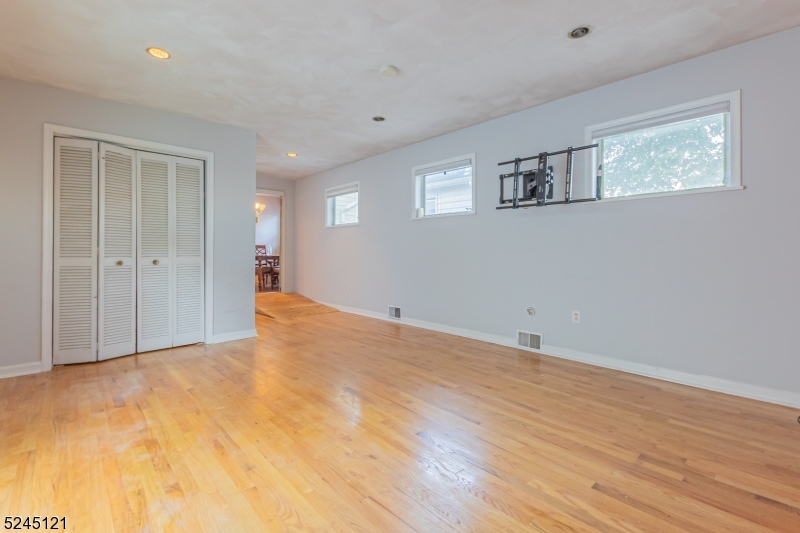 253 Sutton Avenue Hackensack, NJ 07601 - Photo 14 of 27