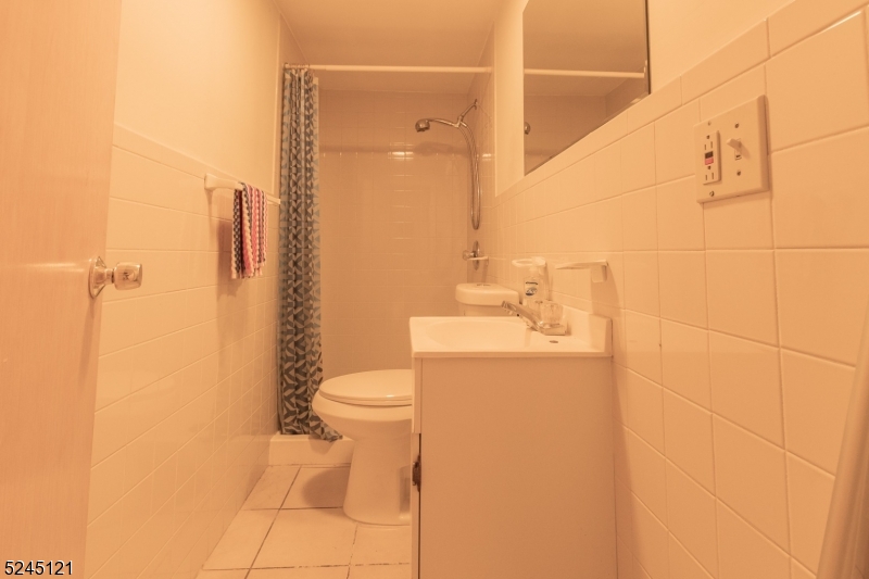 253 Sutton Avenue Hackensack, NJ 07601 - Photo 20 of 27