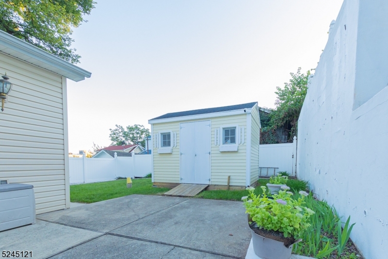 253 Sutton Avenue Hackensack, NJ 07601 - Photo 23 of 27