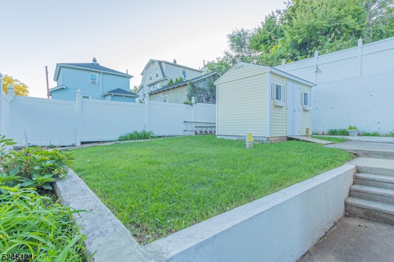 253 Sutton Avenue Hackensack, NJ 07601 - Photo 25 of 27