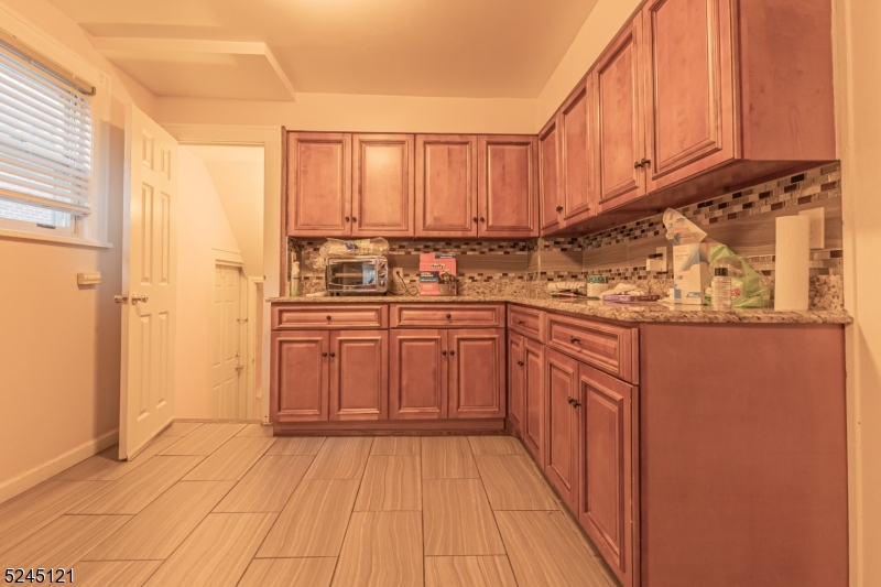 253 Sutton Avenue Hackensack, NJ 07601 - Photo 9 of 27