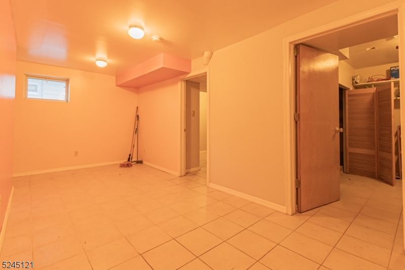 253 Sutton Avenue Hackensack, NJ 07601 - Photo 10 of 27