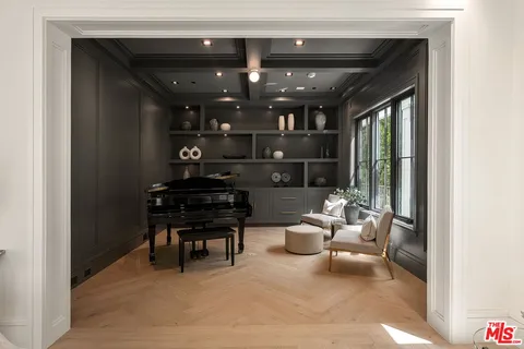 $19,995,000 | 1072 Amalfi Drive, Pacific Palisades, CA 90272