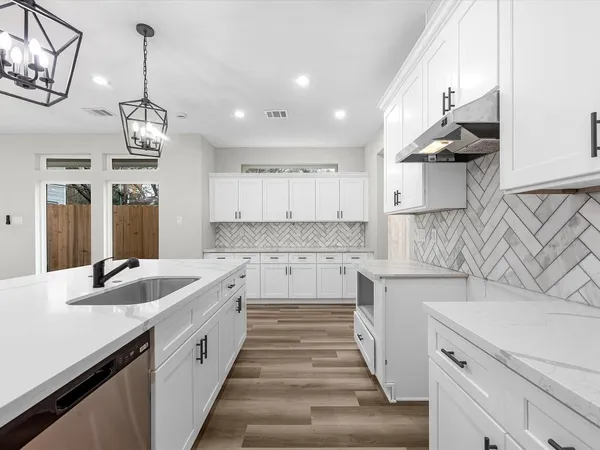 $6,000 | 1317 West Bell Street, Houston, TX 77019