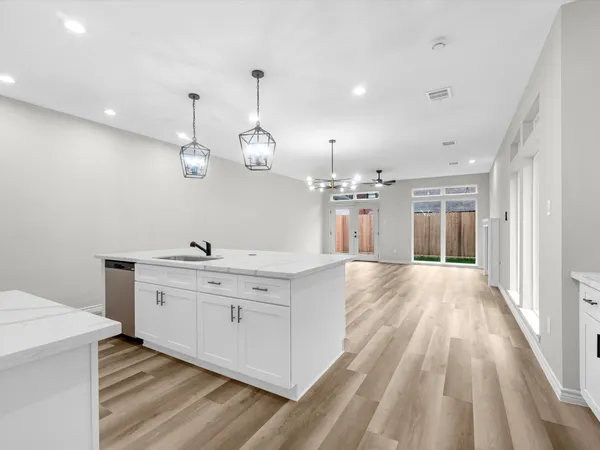 $6,000 | 1317 West Bell Street, Houston, TX 77019