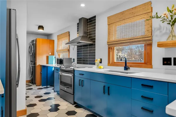 $3,400 | 1 Collins Terrace, Middletown, RI 02842