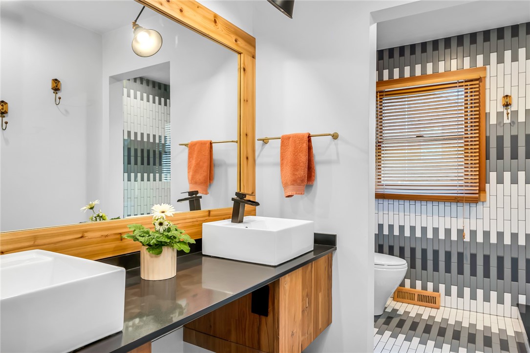 1 Collins Terrace Middletown, RI 02842 - Photo 17 of 33