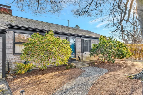 $3,400 | 1 Collins Terrace, Middletown, RI 02842