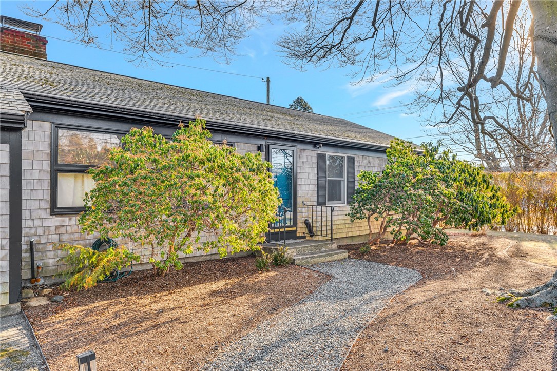 1 Collins Terrace Middletown, RI 02842 - Photo 4 of 33