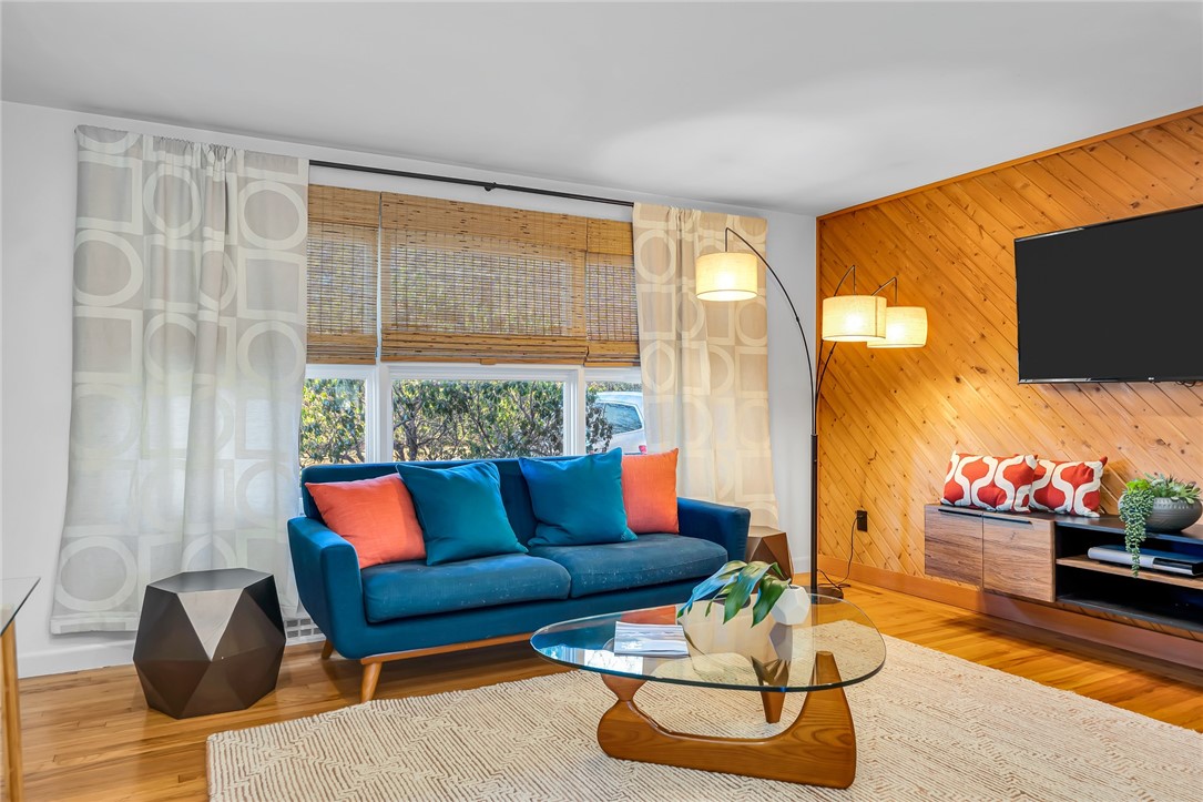 1 Collins Terrace Middletown, RI 02842 - Photo 5 of 33