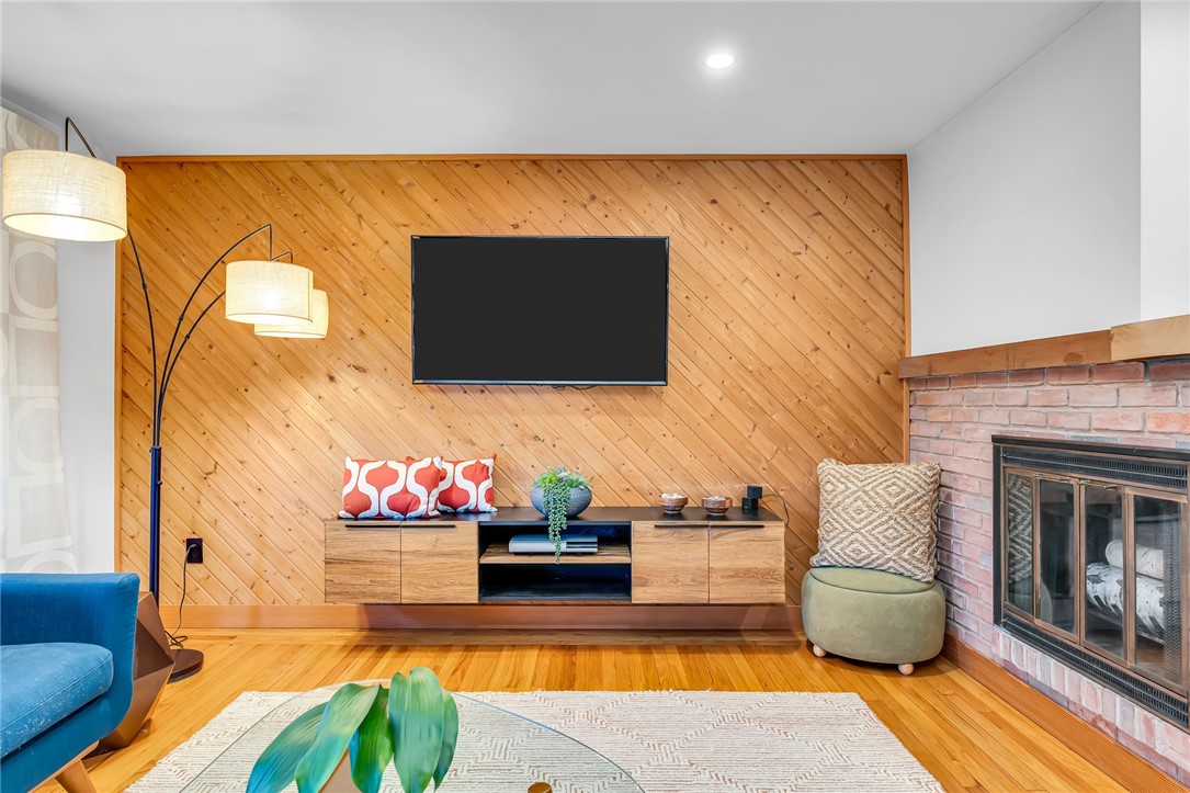 1 Collins Terrace Middletown, RI 02842 - Photo 7 of 33