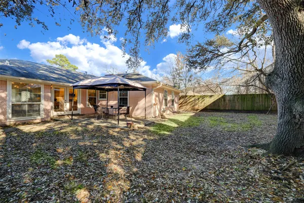 a view of a house with a backyard