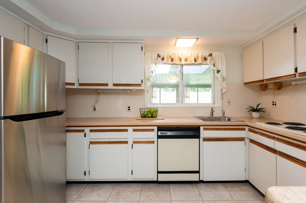 5 Wellesley Road Beverly, MA 01915 - Photo 12 of 42 Gallery Image 12