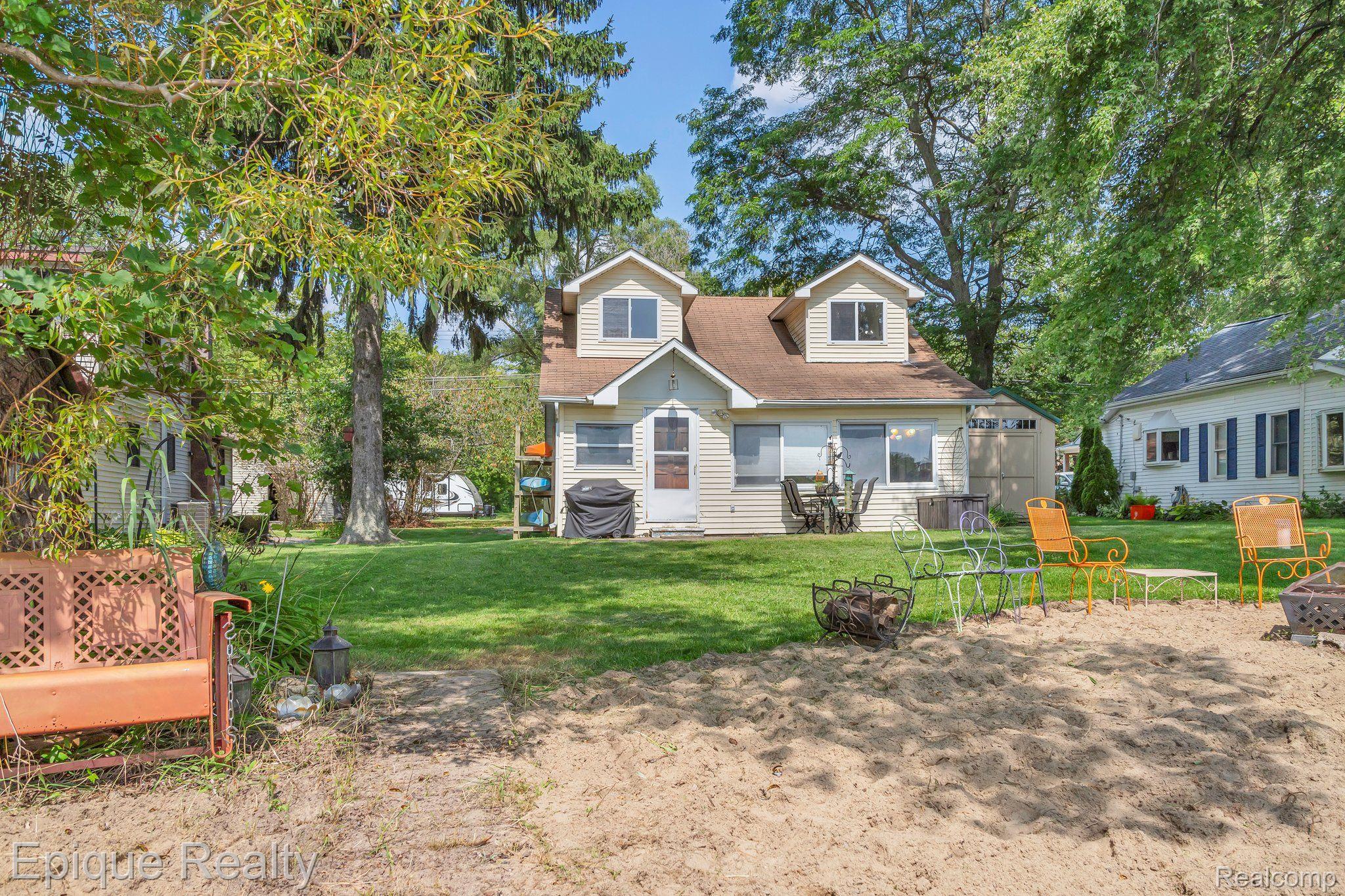 6818 Rink Drive Brighton, MI 48114 - Photo 1 of 27 Gallery Image 1