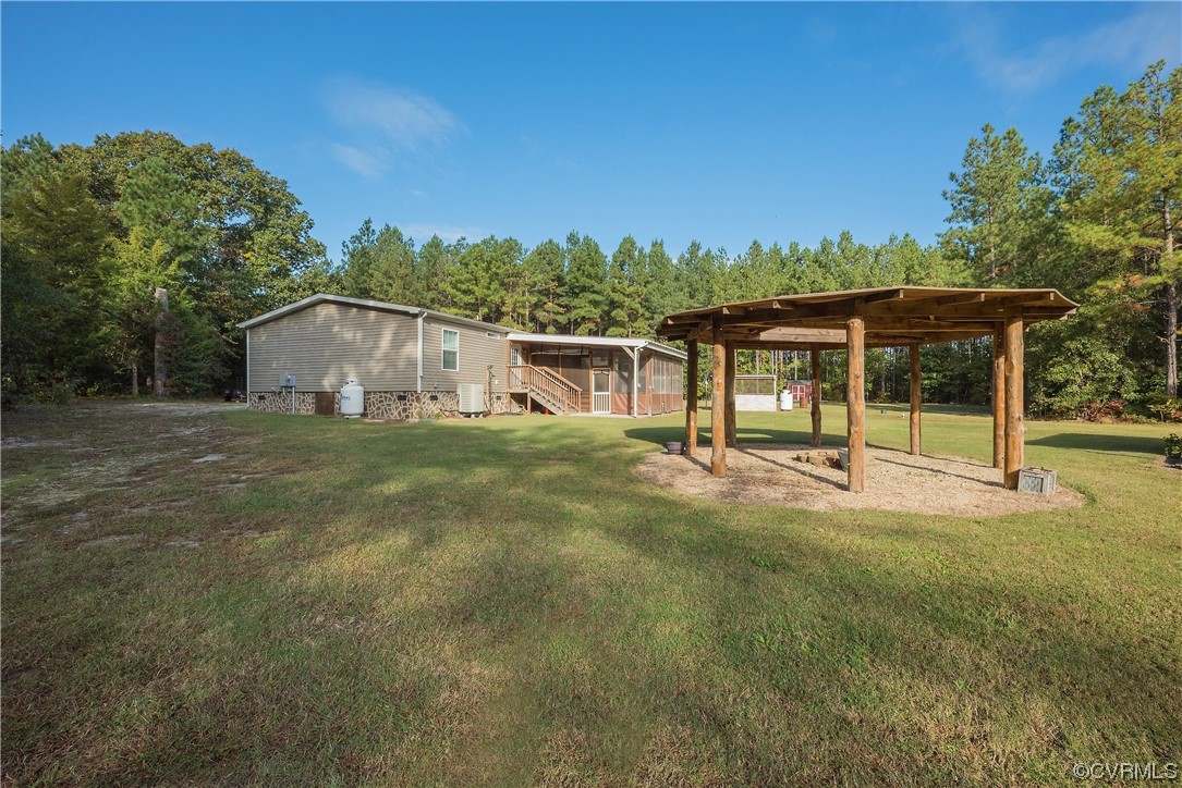 20602 Reese Road Dinwiddie, VA 23841 - Photo 24 of 50 a view of a house with backyard and porch