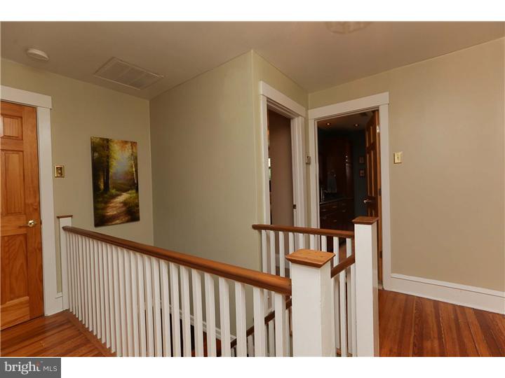 655 Rector Street Philadelphia, PA 19128 - Photo 11 of 24 Hallway