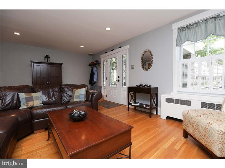 655 Rector Street Philadelphia, PA 19128 - Photo 4 of 24 Living Room