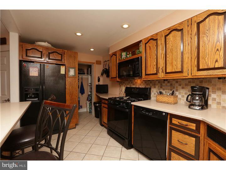 655 Rector Street Philadelphia, PA 19128 - Photo 10 of 24 Kitchen