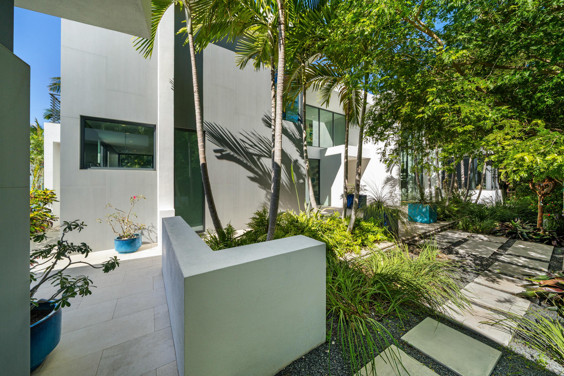 19 Avacado Street Islamorada, FL 33036 - Photo 67 of 104 a backyard of a house with lots of green space