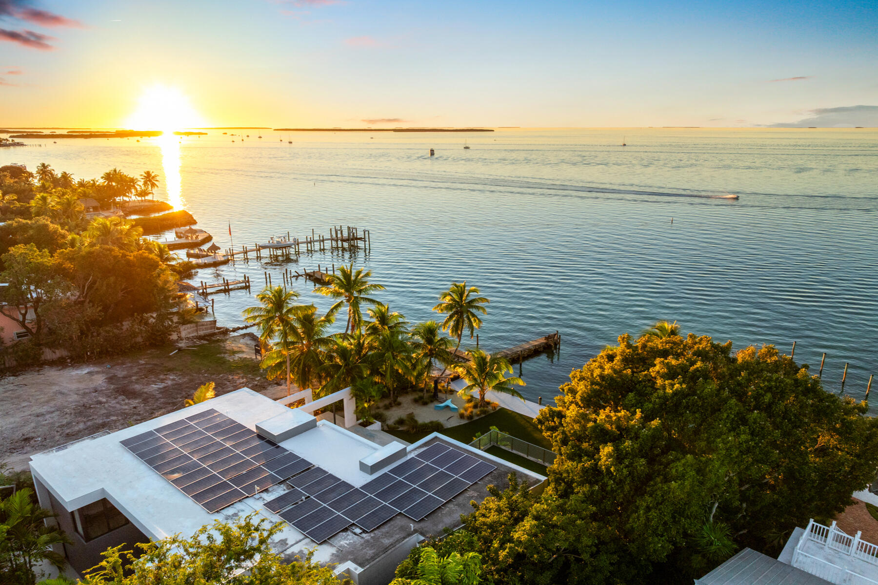 19 Avacado Street Islamorada, FL 33036 - Photo 96 of 104 a view of an ocean with a city view