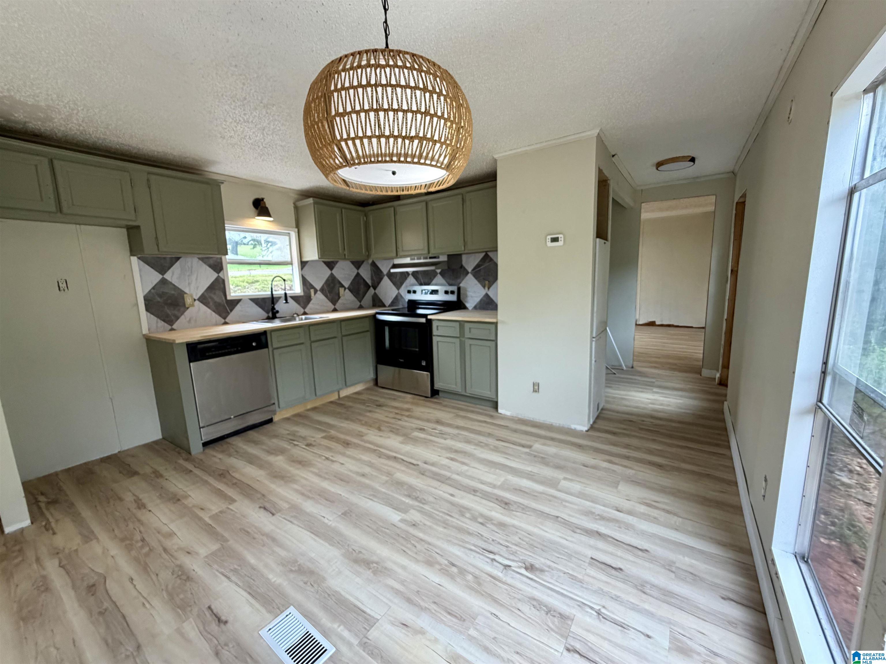 402 Reed Road Jasper, AL 35504 - Photo 5 of 12 Gallery Image 5