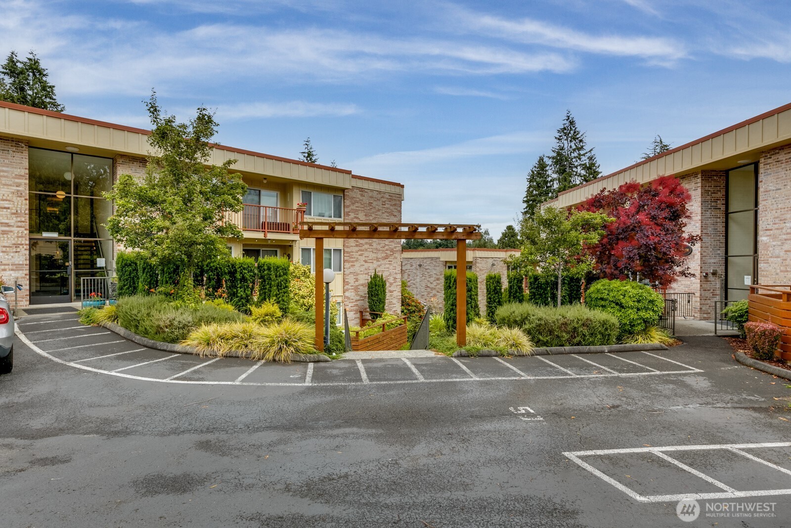 335 Heather Road, Unit 202 Everett, WA 98203 - Photo 2 of 31