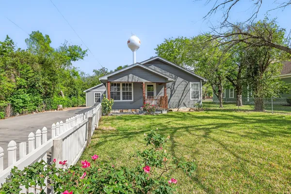$400,000 | 204 Taylor Street, Hutto, TX 78634