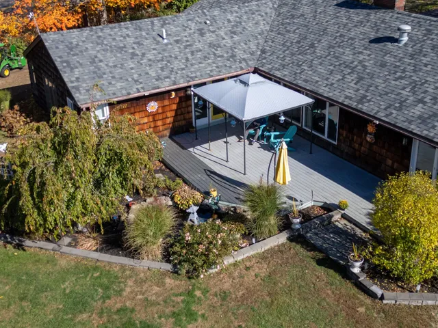 $1,100,000 | 227 Portsmouth Avenue, Stratham, NH 03885