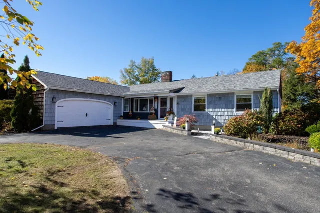 $974,999 | 227 Portsmouth Avenue, Stratham, NH 03885