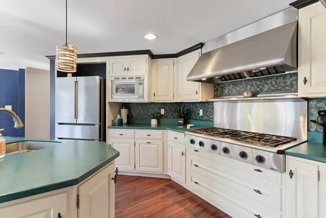 $1,100,000 | 227 Portsmouth Avenue, Stratham, NH 03885