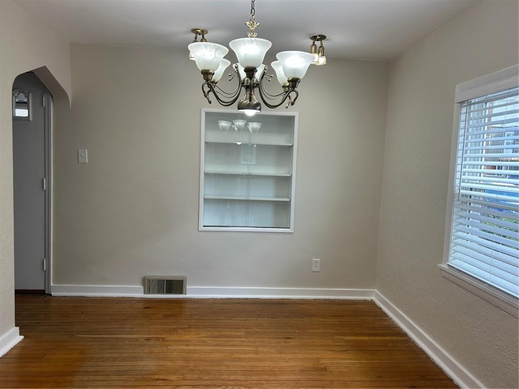 314 Terrace McKeesport, PA 15135 - Photo 6 of 19 a view of a flowers in a room