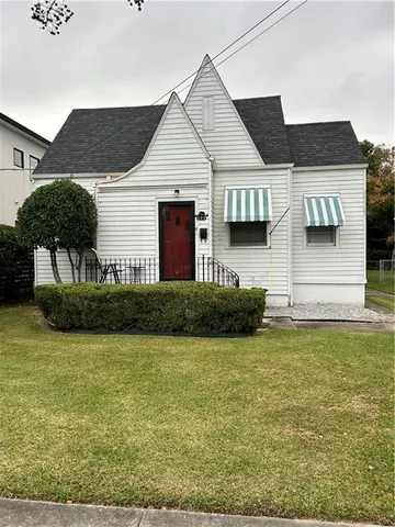 $2,300 | 404 Ridgelake Drive, Metairie, LA 70001