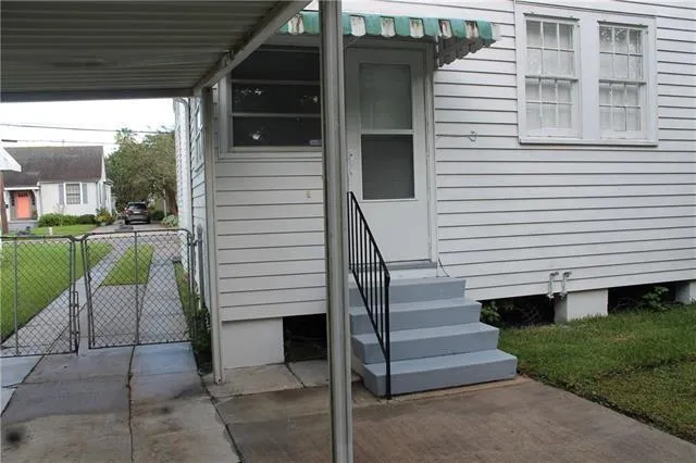 $2,300 | 404 Ridgelake Drive, Metairie, LA 70001