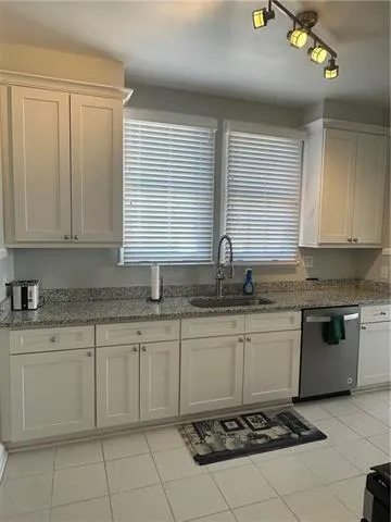 $2,300 | 404 Ridgelake Drive, Metairie, LA 70001
